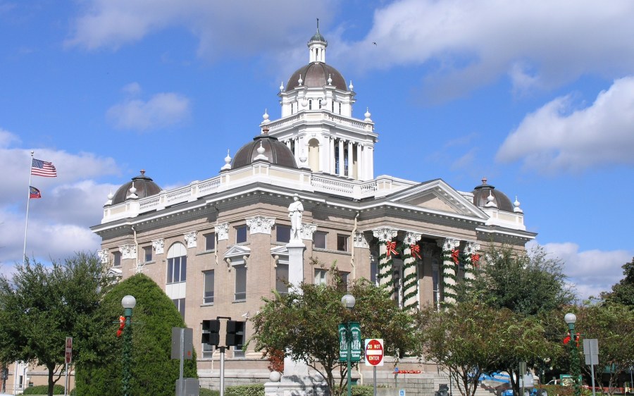 Lowndes County Courthouse in Valdosta, Georgia Daniel Mayer - Own work. Taken with Olympus 8080